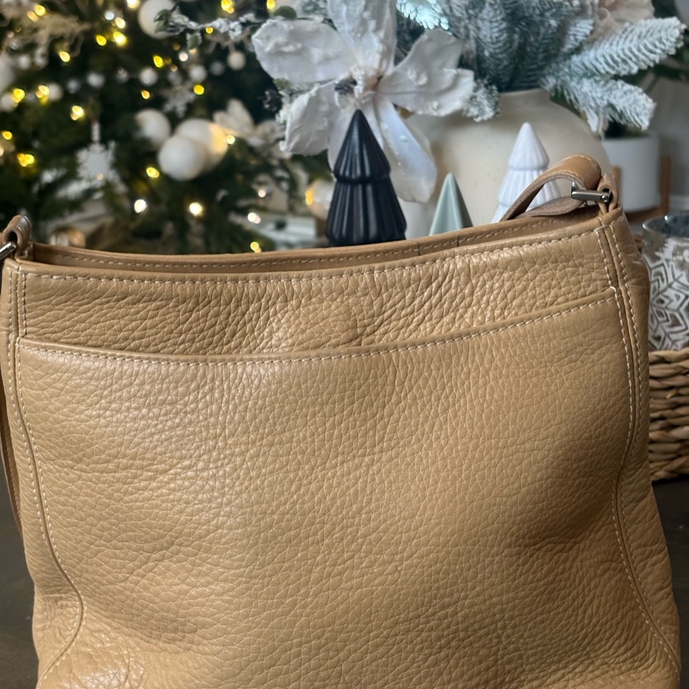 Coach Legacy Pebbled Leather Hobo / Shoulder Bag ~ Costa Rica - Picture 3 of 7